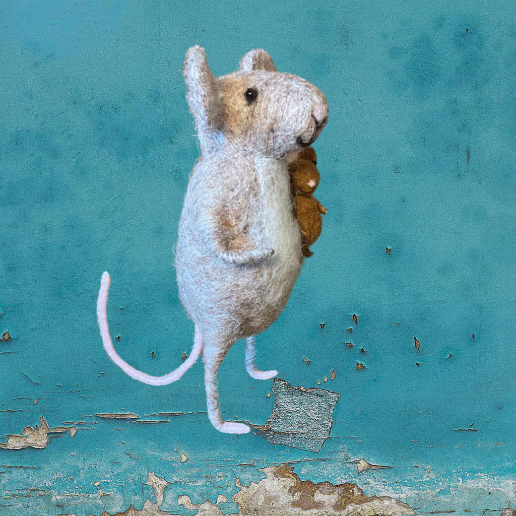 Needlefelt mouse holding baby mouse